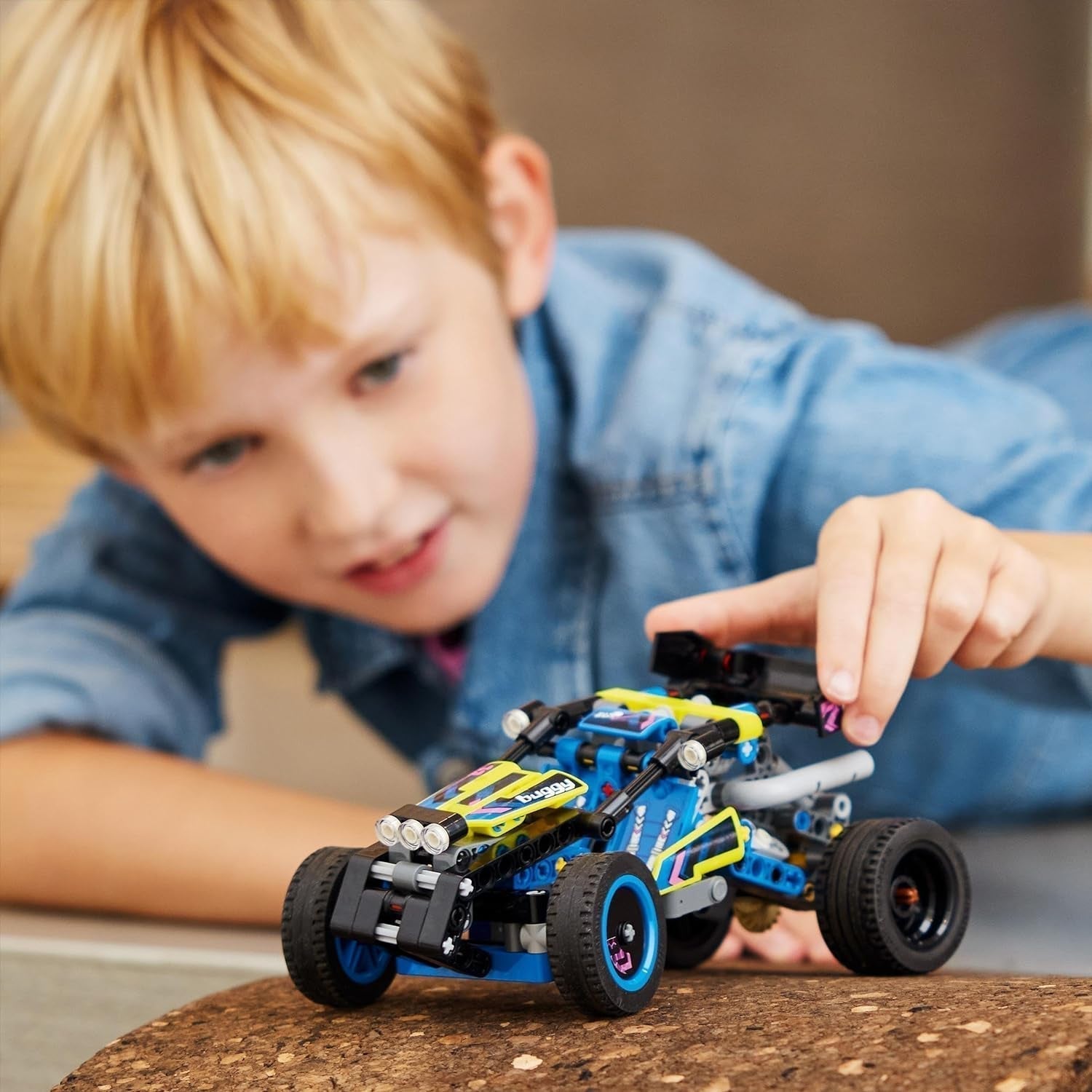 LEGO Technic Offroad Racing Buggy Samochodzik dla dzieci Zestaw do budowania samochodu wyścigowego Buggy Prezent dla chłopców i dziewcząt 8-letni model samochodu rajdowego 42164 Zestawy do budowania Besuche den LEGO-Store