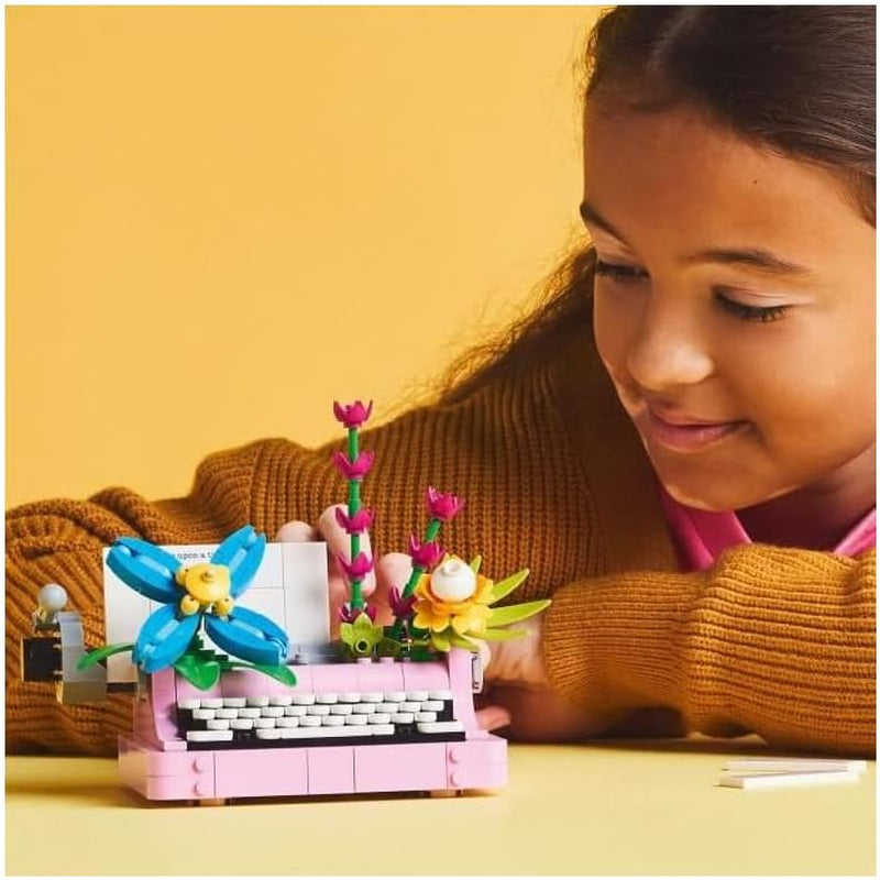 LEGO Creator Maszyna do pisania 3 w 1 z kwiatami - zabawkę można przekształcić w model Keytara lub w doniczkę z notatnikiem i długopisem - zestaw do budowania - prezent dla dziewcząt i chłopców od 8 lat 31169 Zestawy do budowania Besuche den LEGO-Store