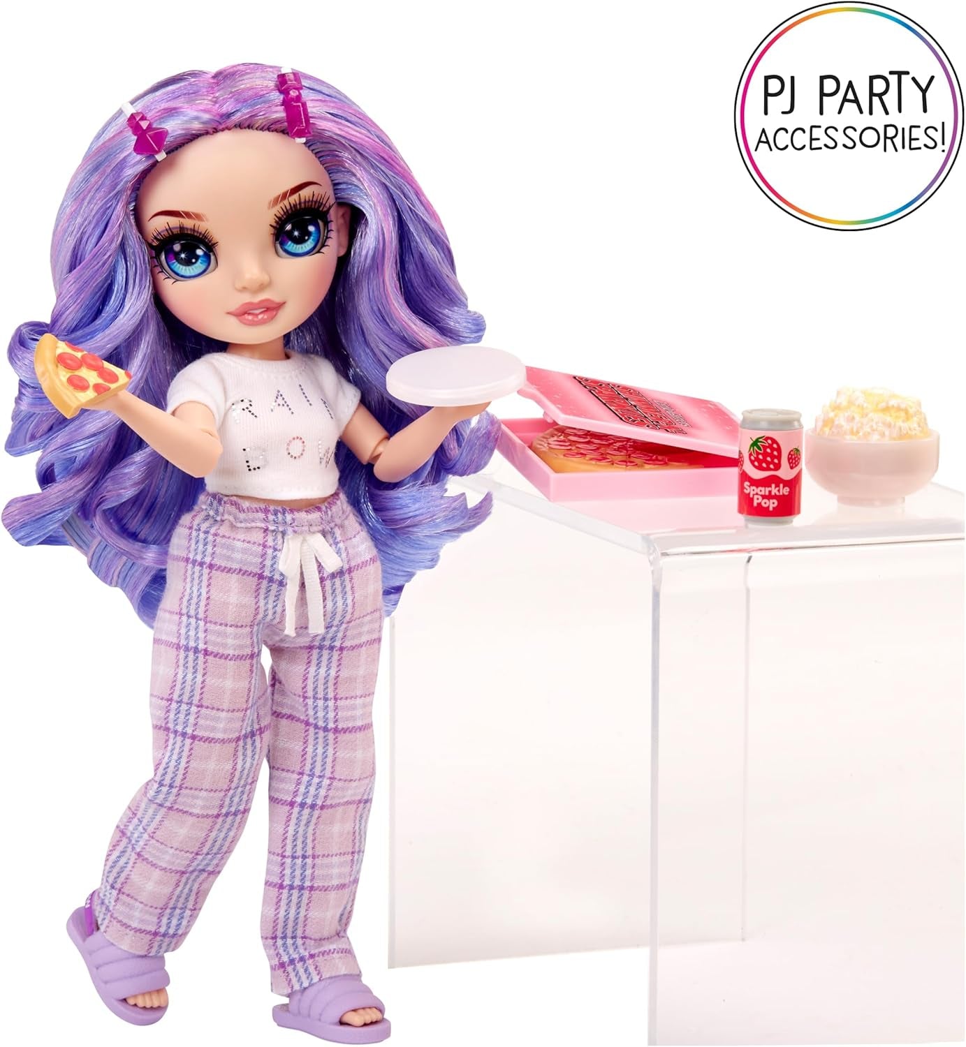 Lalka Rainbow High Junior High PJ Party - fioletowa - 22 cm z miękkim kombinezonem, kapciami i akcesoriami do zabawy - Zabawka dla dzieci - Idealna dla dzieci w wieku 4-12 lat