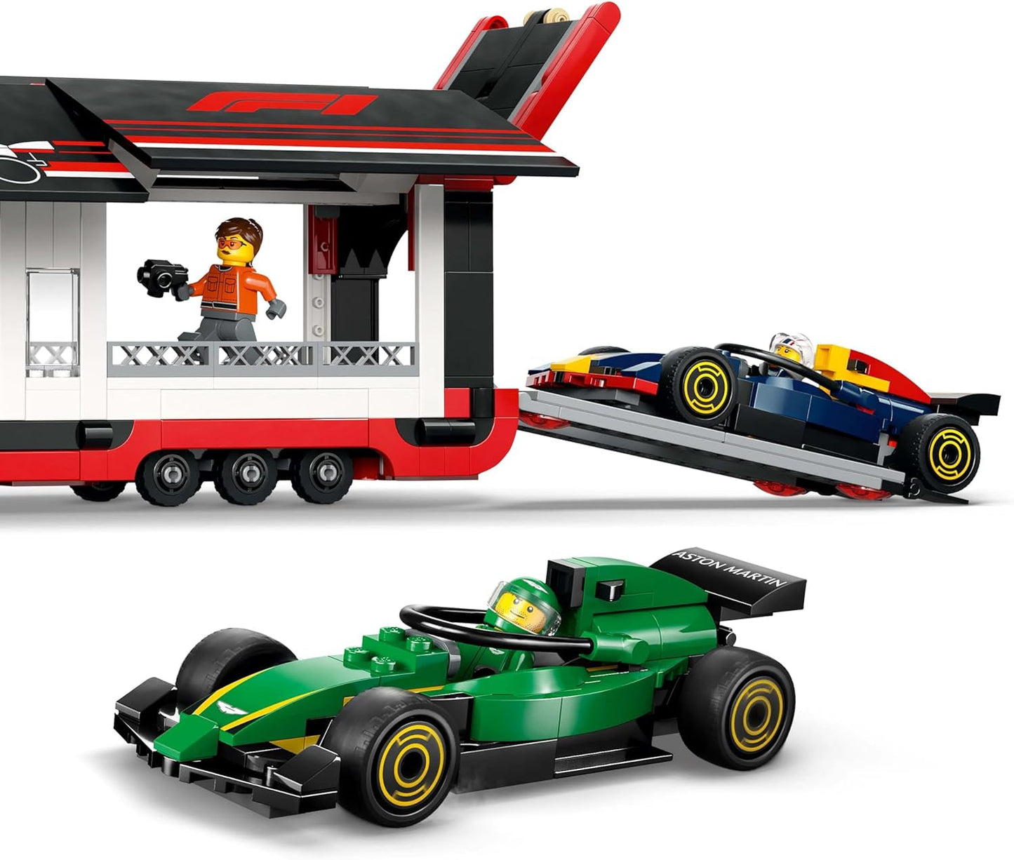 LEGO City Transporter F1 z samochodami wyścigowymi RB20 i AMR24 F1 - Zabawkowy transporter samochodów dla zespołów Formuły 1 Red Bull i Aston Martin - Zawiera. 5 minifigurek — prezent dla chłopców i dziewcząt w wieku od 8 lat 60445 Zestawy konstrukcyjne Besuche den LEGO-Store