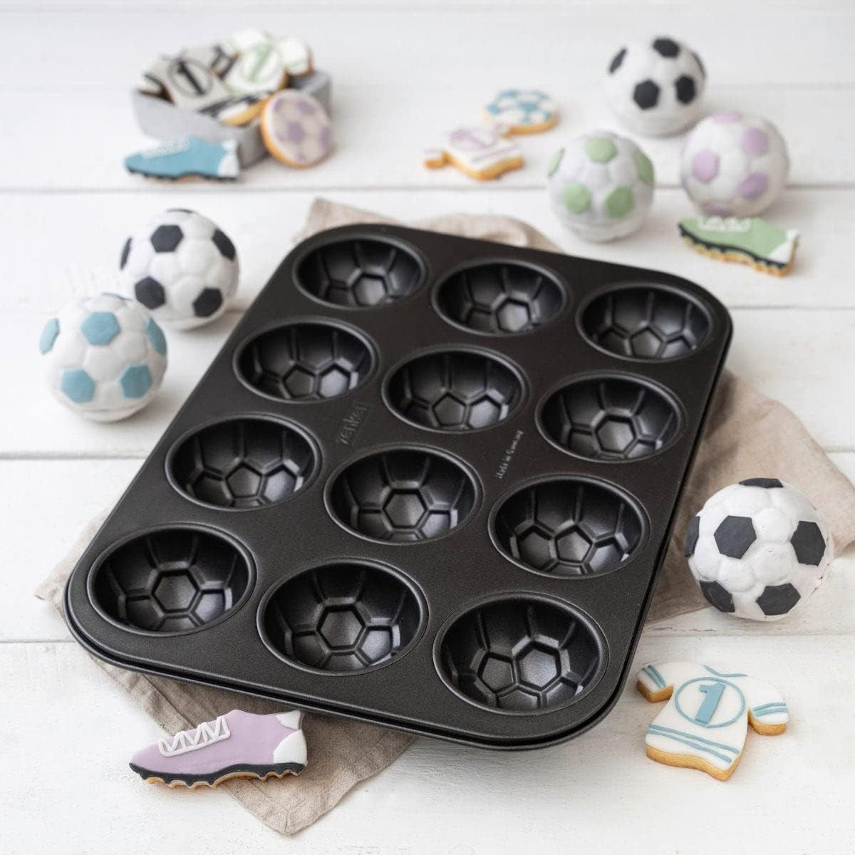Zenker 12Er Muffinform – Muffinbackblech Für Muffins Und Cupcakes Aus Der Serie Soccer Baking – Hitzebeständiges 12Er Muffinblech Mit Antihaftbeschichtung, Schwarz Formy i blachy do pieczenia Naty Shop