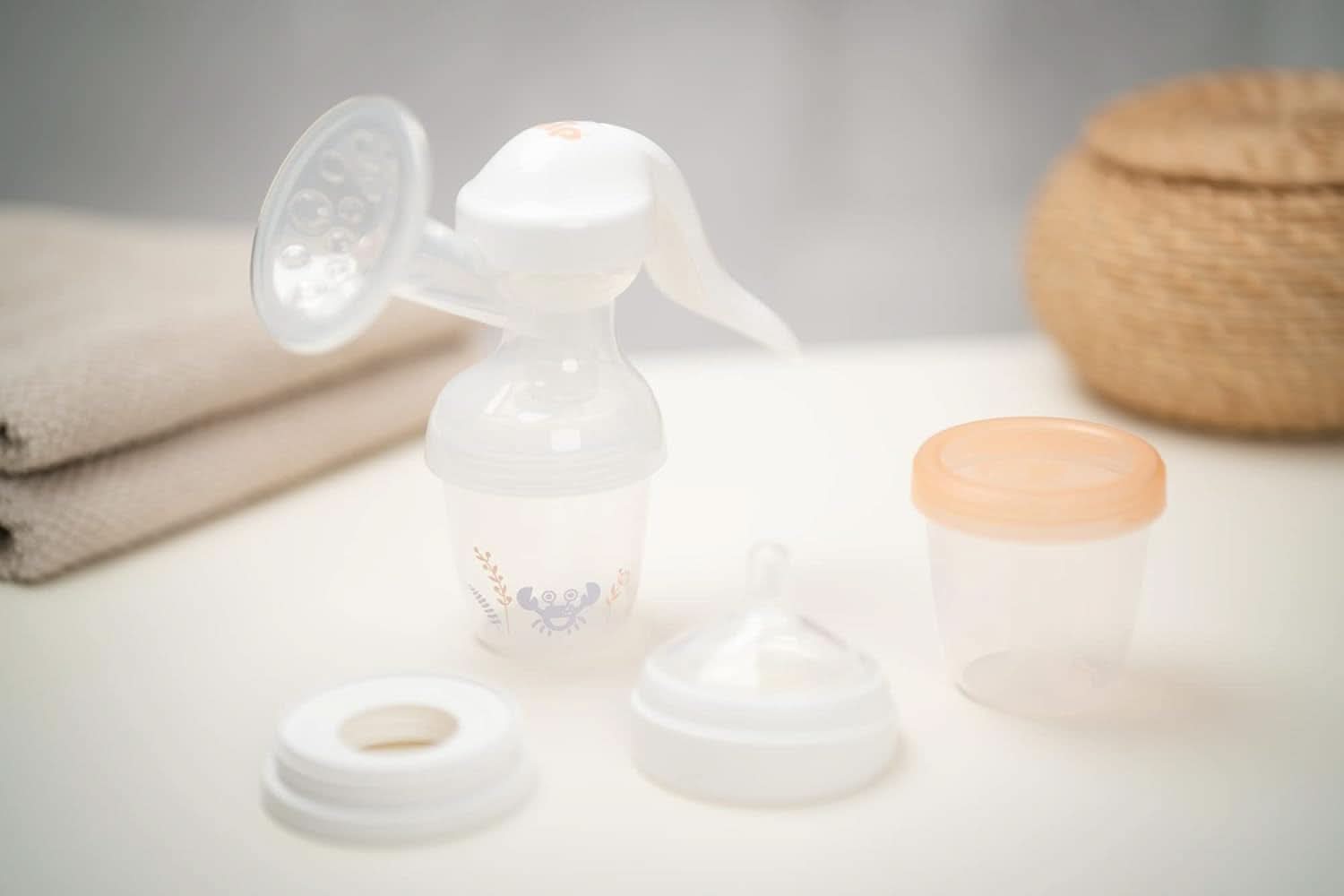 Pojemniki na mleko matki NIP First Moments 150 ml, 4 sztuki: możliwość układania w stosy i szczelne Akcesoria Żywność i karmienie piersią Sklep Bebe Naty