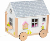 Goki 51477 - Mały domek dla lalek Hygge z drewna i tekstyliów dla mini lalek, ruchomy domek dla lalek w stylu skandynawskim, 38 cm x 27 cm x 33 cm, zestaw 40 sztuk, domki dla lalek w wieku 3+ Naty Shop