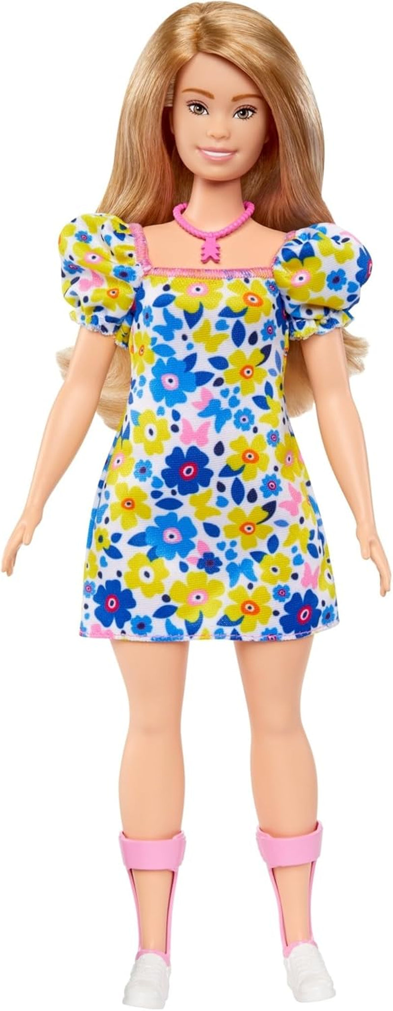 Lalka Barbie Fashionistas, opracowana we współpracy z Narodowym Towarzystwem Zespołu Downa, z blond włosami i nowoczesnym strojem: kwiecistą sukienką i białymi tenisówkami, dla dzieci w wieku od 3 lat, HJT05