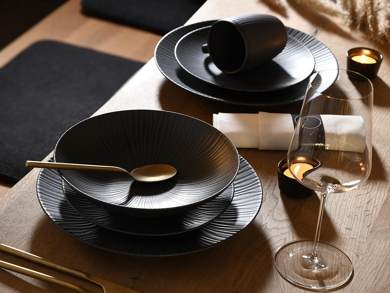 CreaTable, 20537, Vesuvio Black Series, 16-częściowy zestaw naczyń obiadowych, serwis łączenia porcelany, można myć w zmywarce i używać w kuchence mikrofalowej, wyprodukowano w Portugalii