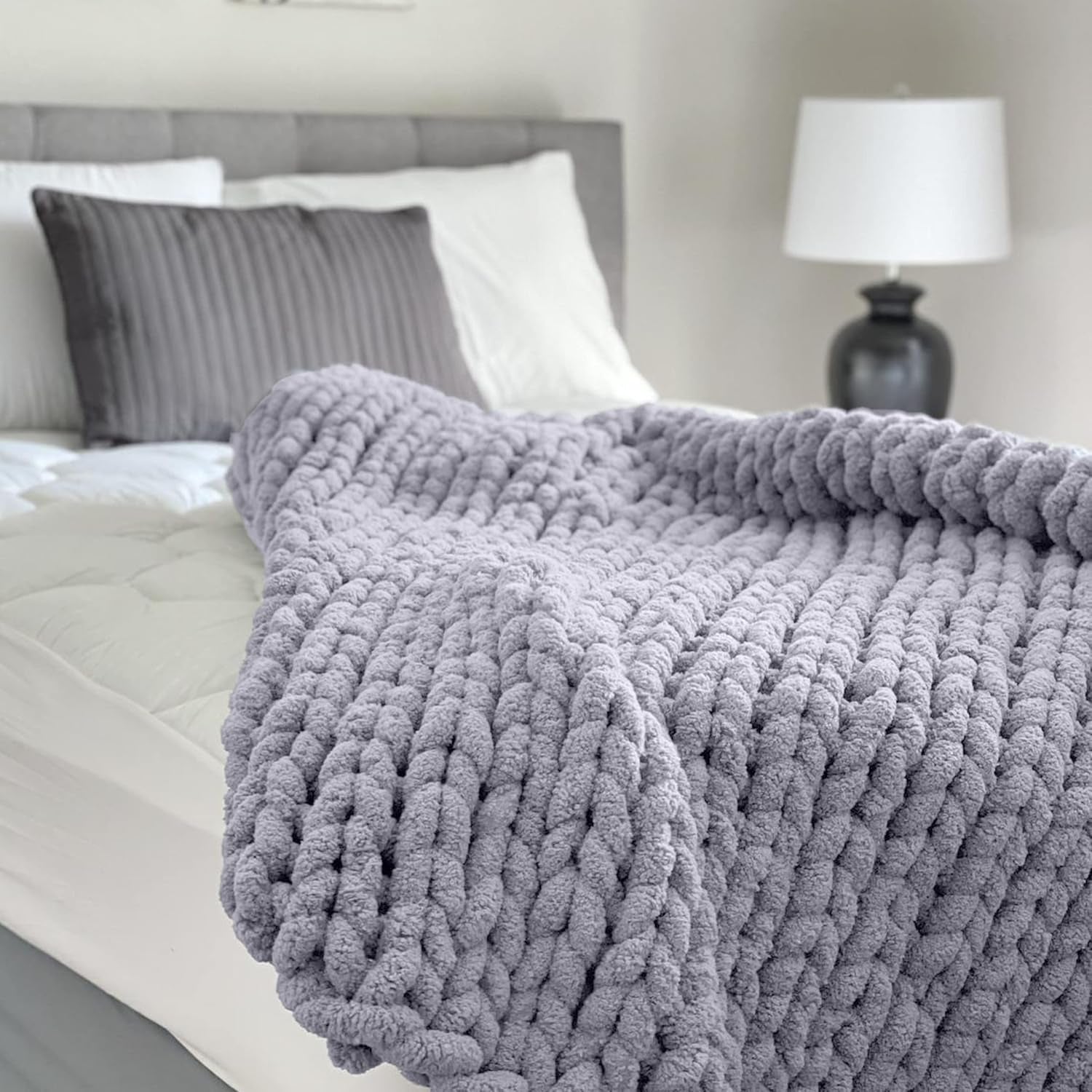 Gruby koc robiony na drutach, narzuta, w 100% ręcznie robiony na drutach z przędzy szenilowej jumbo (127 x 152,4 cm, liliowo-szary) Łóżka i koce Adyrescia