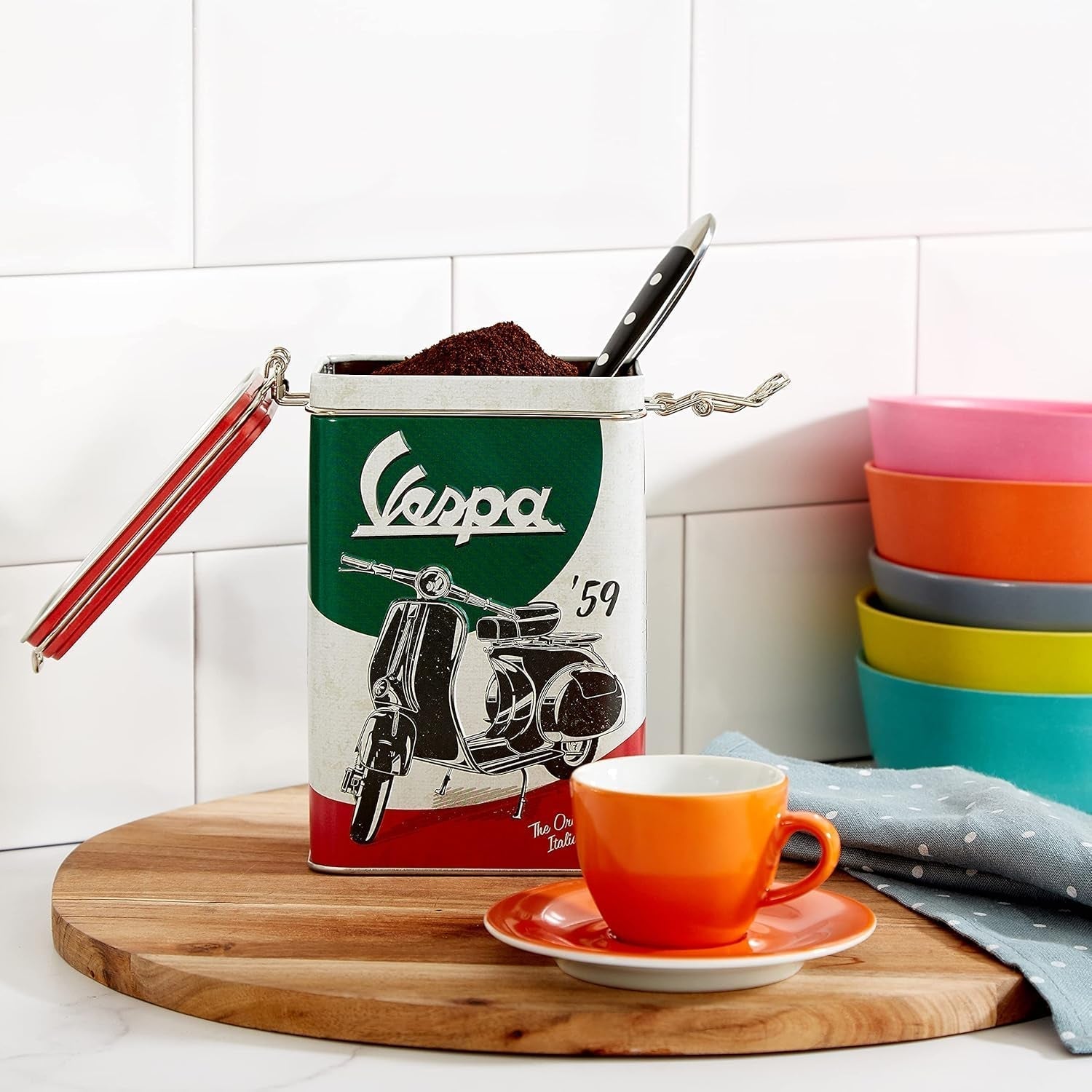 Nostalgic-Art Retro Pudełko na kawę, 1,3 L, Vespa - Italian Classic - Pomysł na prezent dla fanów skuterów, Oryginalny produkt licencjonowany (OLP), Dekoracja warsztatu Vintage Design, Dekoracja warsztatu Vintage Design Pudełka do przechowywania żywności Sklep Naty