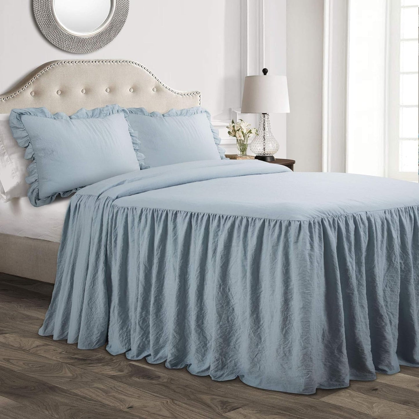Zestaw pościeli ze spódnicą z falbanami Lush Decor 3-częściowy luksusowy zestaw pościeli do wiejskiego domu Eleganckie, urocze detale z falbanami Ponadczasowy styl i klasyczny design Miękki i lekki duży rozmiar Lush Decor Łóżka i kołdry Granatowa królowa