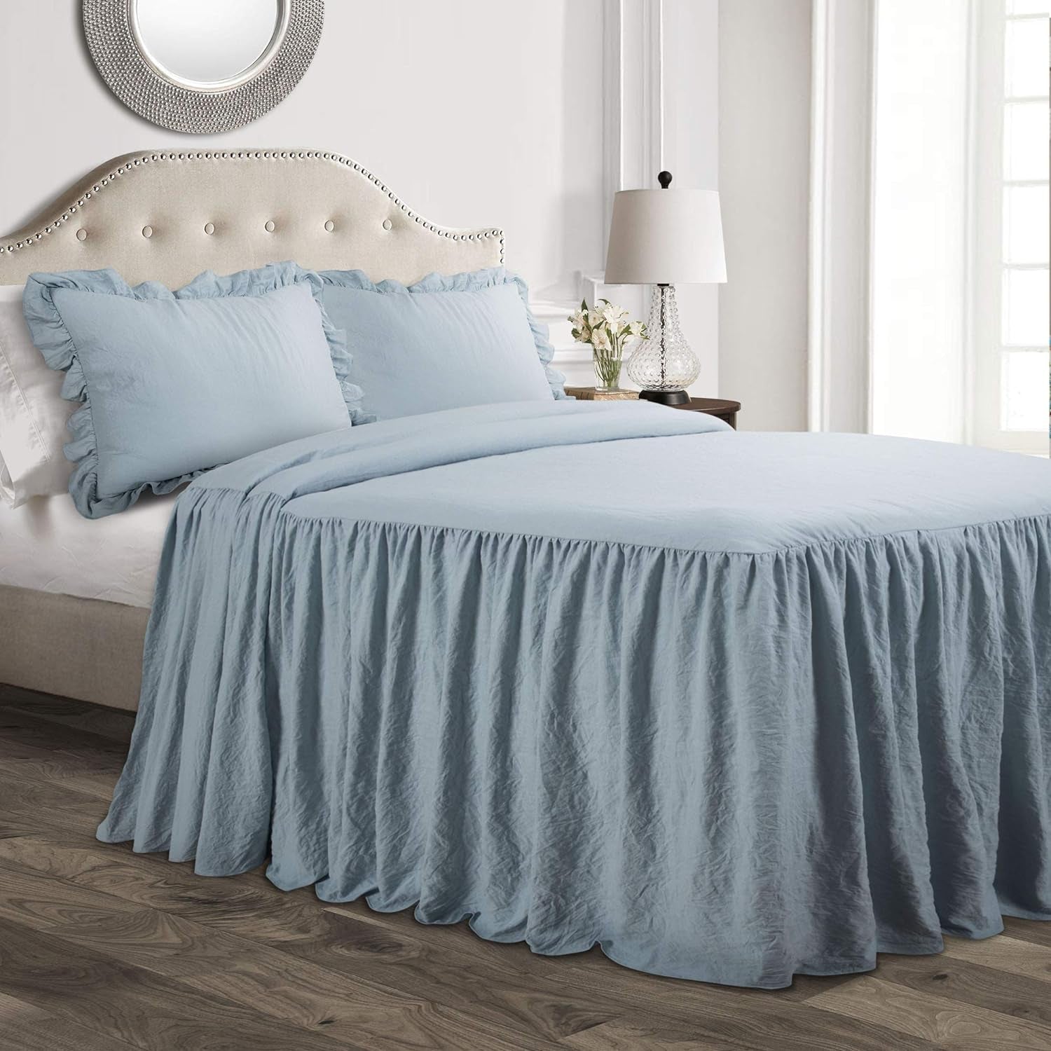 Zestaw pościeli ze spódnicą z falbanami Lush Decor 3-częściowy luksusowy zestaw pościeli do wiejskiego domu Eleganckie, urocze detale z falbanami Ponadczasowy styl i klasyczny design Miękki i lekki duży rozmiar Lush Decor Łóżka i kołdry Granatowa królowa