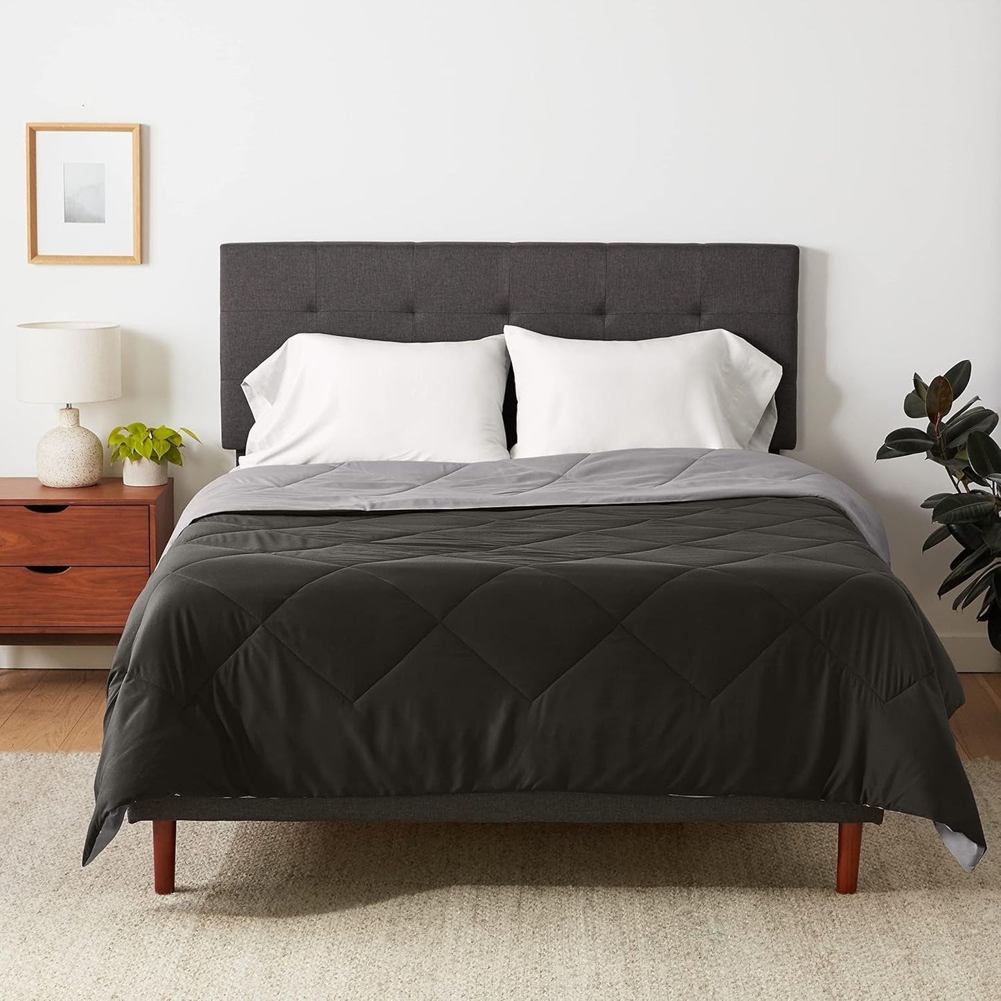 Poszwa na kołdrę z mikrofibry Amazon Basics, do noszenia obustronnie, 220 X 240 cm, szaro-czarna Kołdry i kołdry Naty Shop Szary/czarny 220X240 cm