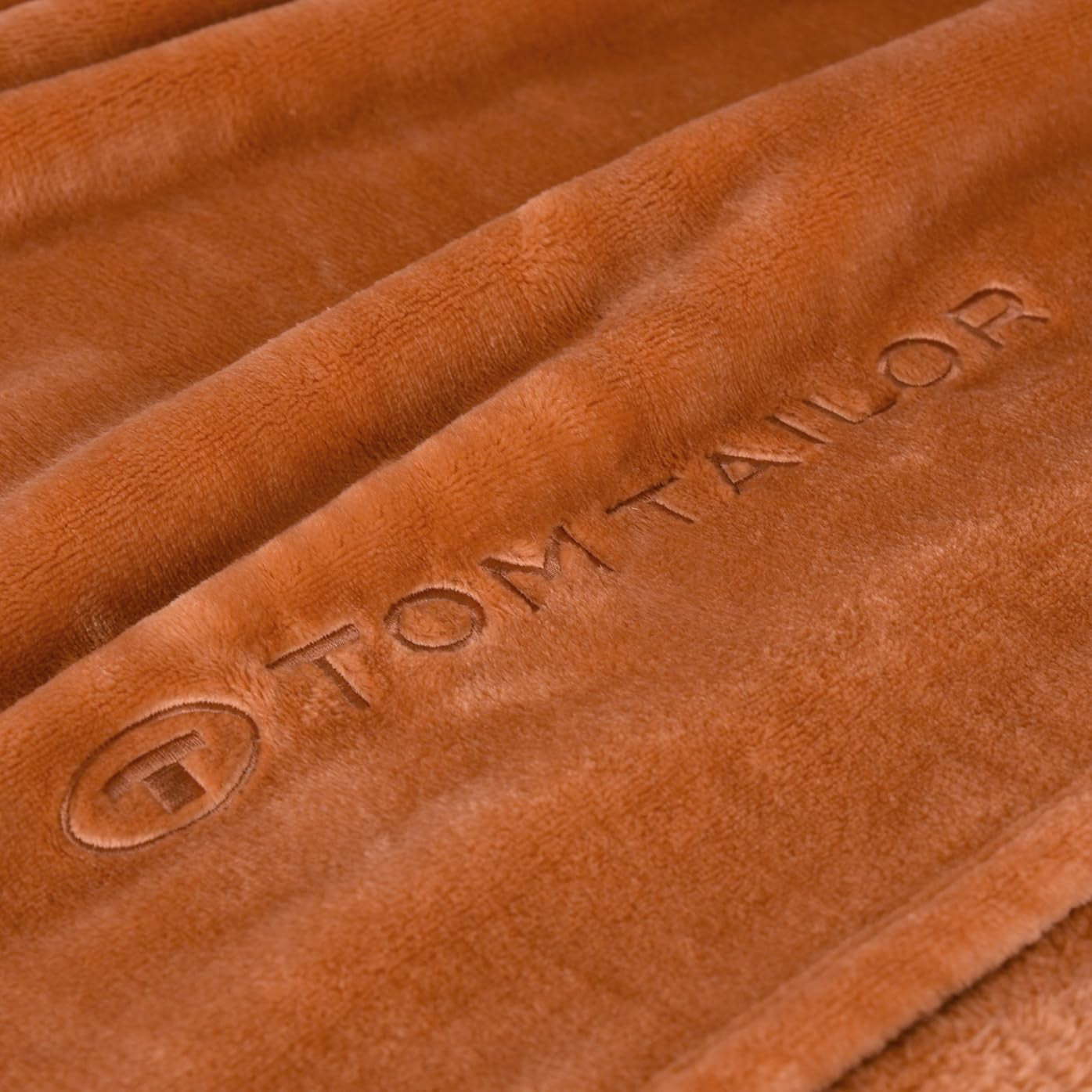 TOM TAILOR Koc Wellsoft, 150X200 cm, 100% Poliester/ Wellsoft, haftowane logo, KOCYK WELLSOFT Pomarańczowy (Ciepły Koral) Koce i kołdry Naty Shop