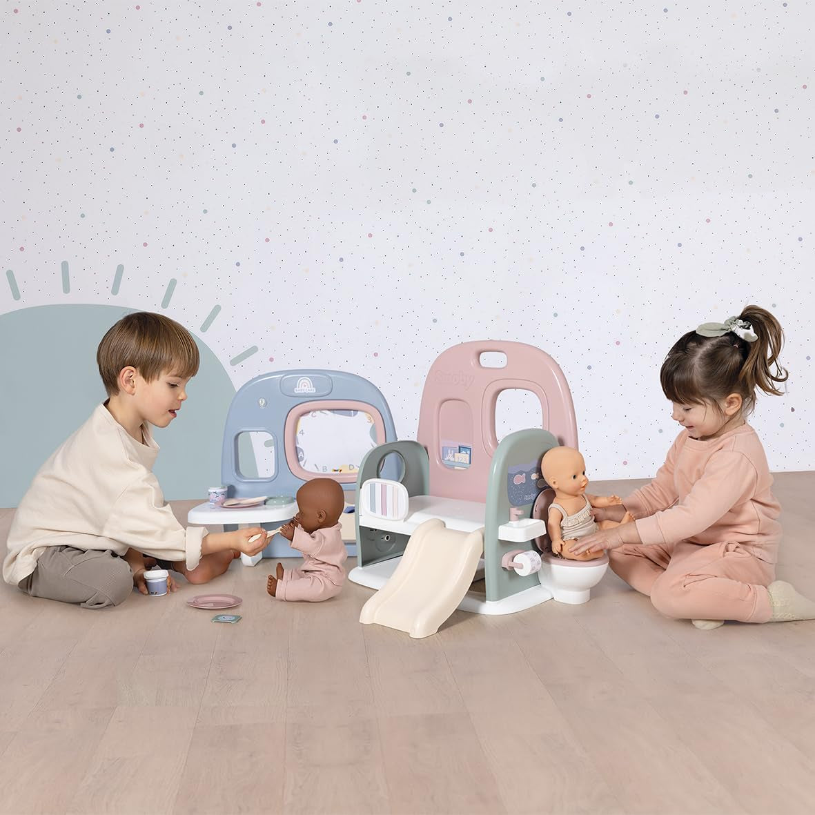 Smoby - Opieka nad dziećmi Przedszkole dla lalek - Centrum zabaw dla lalek Żłobek + przedszkole Życie codzienne - Składany plac zabaw obracany o 360° - 6 akcesoriów - Wykonane w 90% z materiałów pochodzących z recyklingu we Francji, od 3 lat
