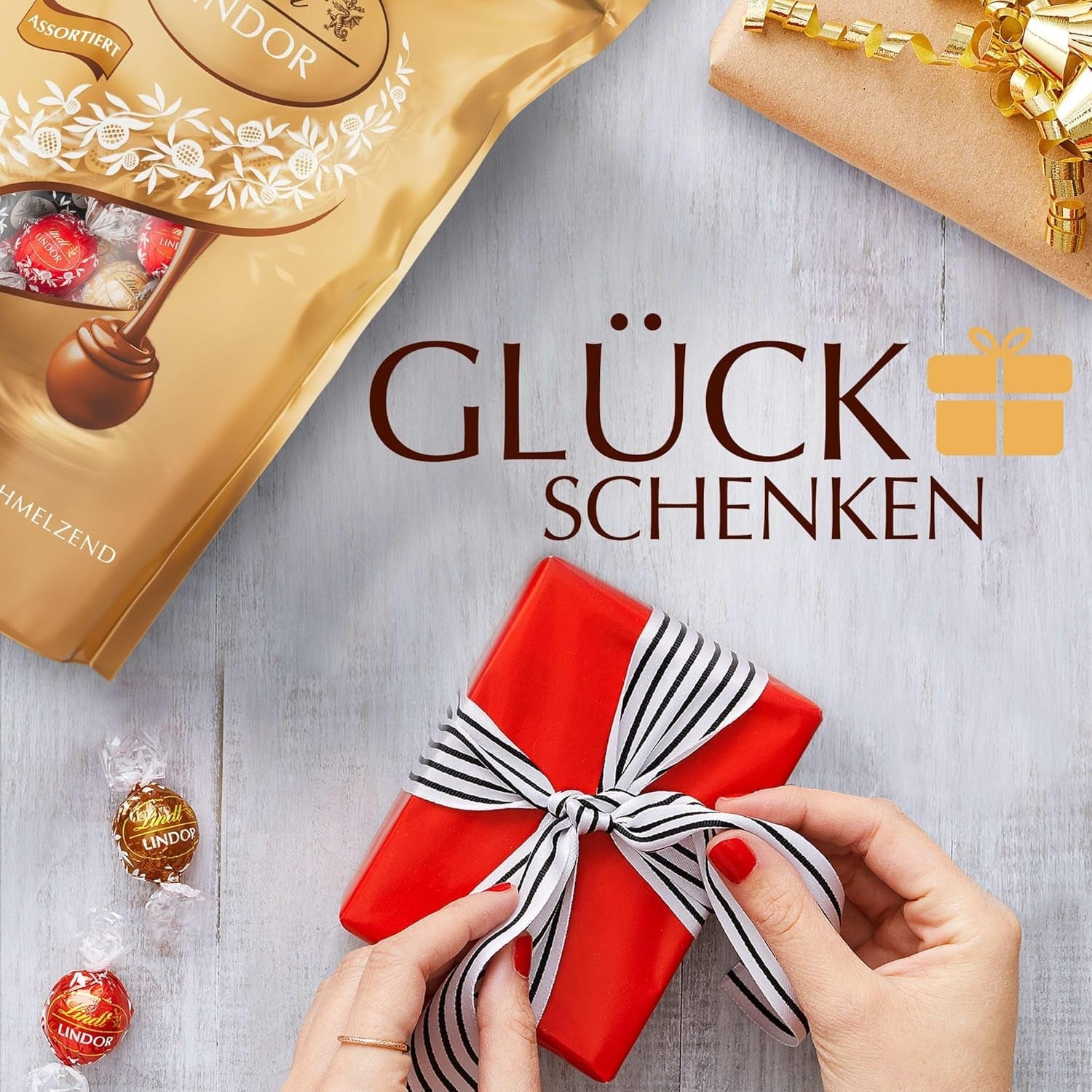 Klasyczny asortyment kulek czekoladowych Lindt LINDOR | ok. 80 kulek czekolady (mleczna, biała, gorzka 60%, orzechowa) | Opakowanie zbiorcze, 1 kg