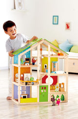 Hape Four Seasons Dollhouse - wielokrotnie nagradzany trzypiętrowy drewniany domek dla lalek z meblami, akcesoriami, przesuwanymi schodami i dwustronnym dachem na każdą porę roku, dla dzieci w wieku od 3 lat