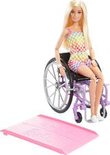 Lalka Barbie Fashionistka, blond włosy i tęczowy kombinezon, wózek inwalidzki i rampa w zestawie, lalka prezent dla dzieci, zabawka dla dzieci w wieku od 3 lat, HJT13