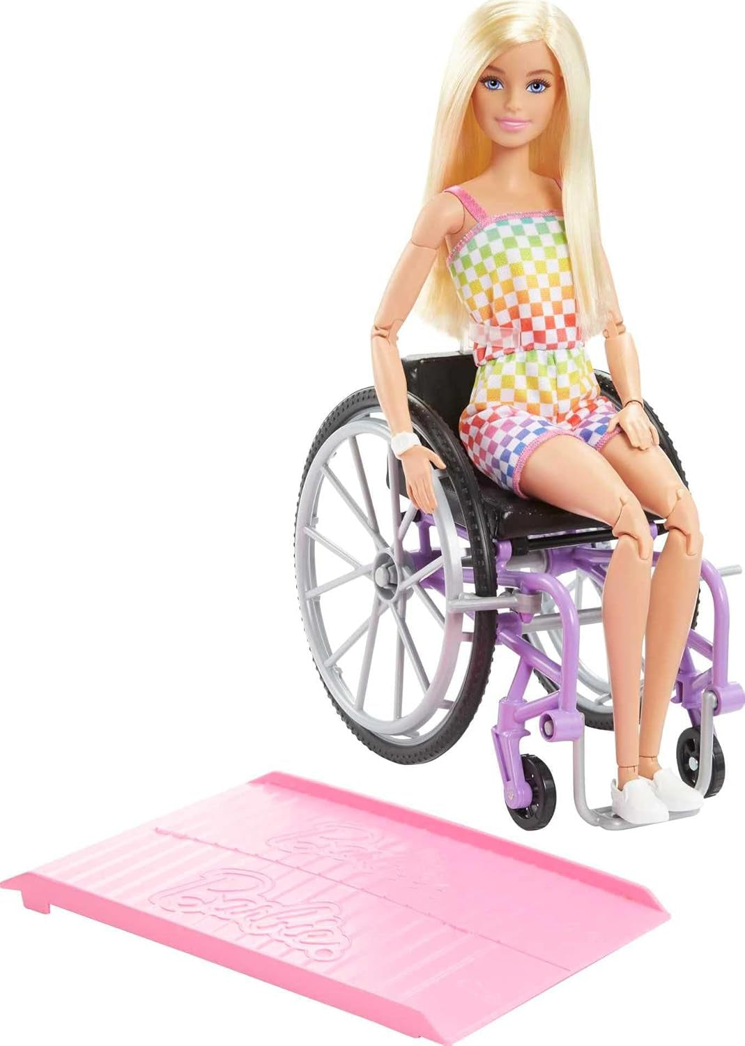 Lalka Barbie Fashionistka, blond włosy i tęczowy kombinezon, wózek inwalidzki i rampa w zestawie, lalka prezent dla dzieci, zabawka dla dzieci w wieku od 3 lat, HJT13