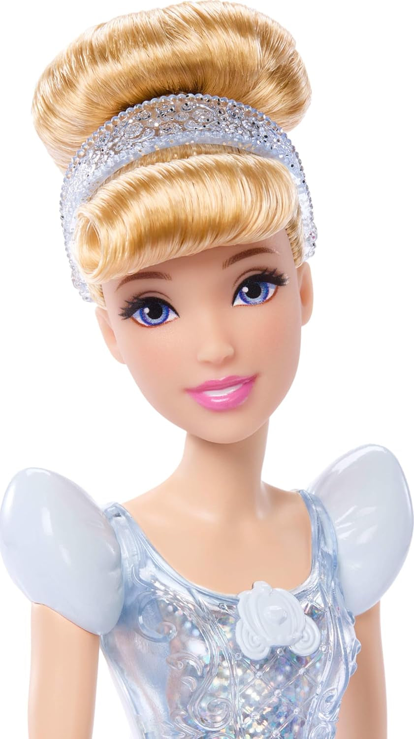 Mattel DISNEY Księżniczka Kopciuszek – przegubowa lalka z błyszczącym strojem, odpinanymi butami i tiarą, czesane włosy do zabawy podczas stylizacji, dla dzieci w wieku od 3 lat, HLW06