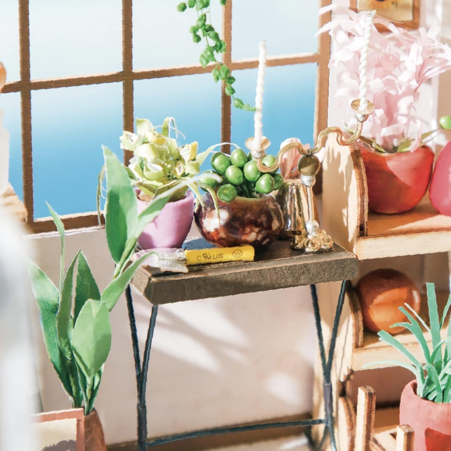 Robotime DG145 Rolife Emily's Flower Shop Miniaturowy domek dla lalek Wykonany z drewna, metalu, tkaniny i kartonu, Wymiary: 22 X 15 X 17 Cm, Domy dla lalek Naty Shop