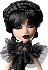 Lalka Monster High Wednesday, figurka kolekcjonerska Rave'N Wednesday w czarnej gotyckiej sukience inspirowanej sceną taneczną, akcesoria premium i stojak na lalki, HXJ03