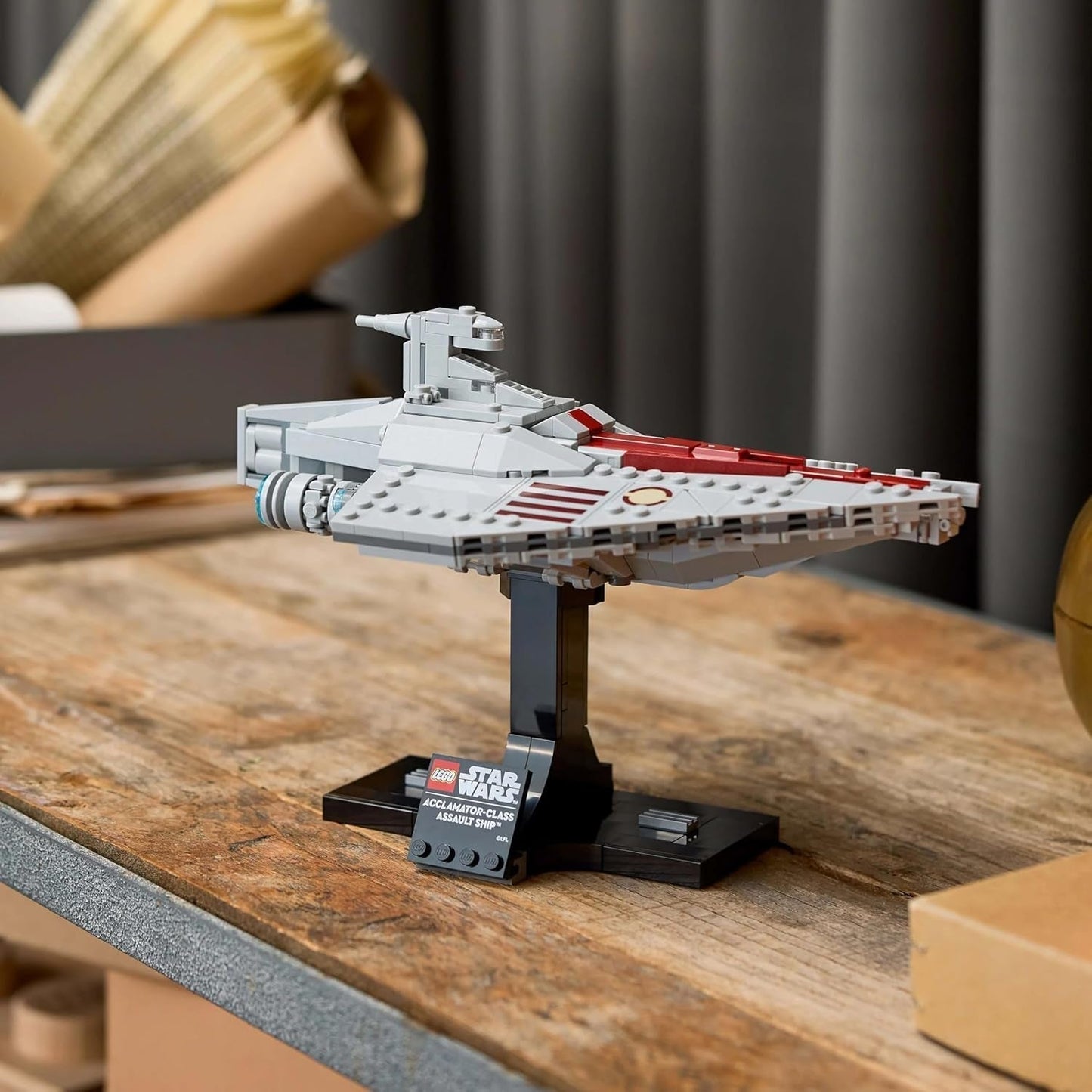 LEGO Star Wars 75404 Statek szturmowy klasy Acclamator z Ataku klonów — statek kosmiczny do kolekcjonowania, budowania i wystawiania — zestaw do budowania fantasy — prezent dla dorosłych i nastoletnich fanów Zestawy do budowania Besuche den LEGO-Store