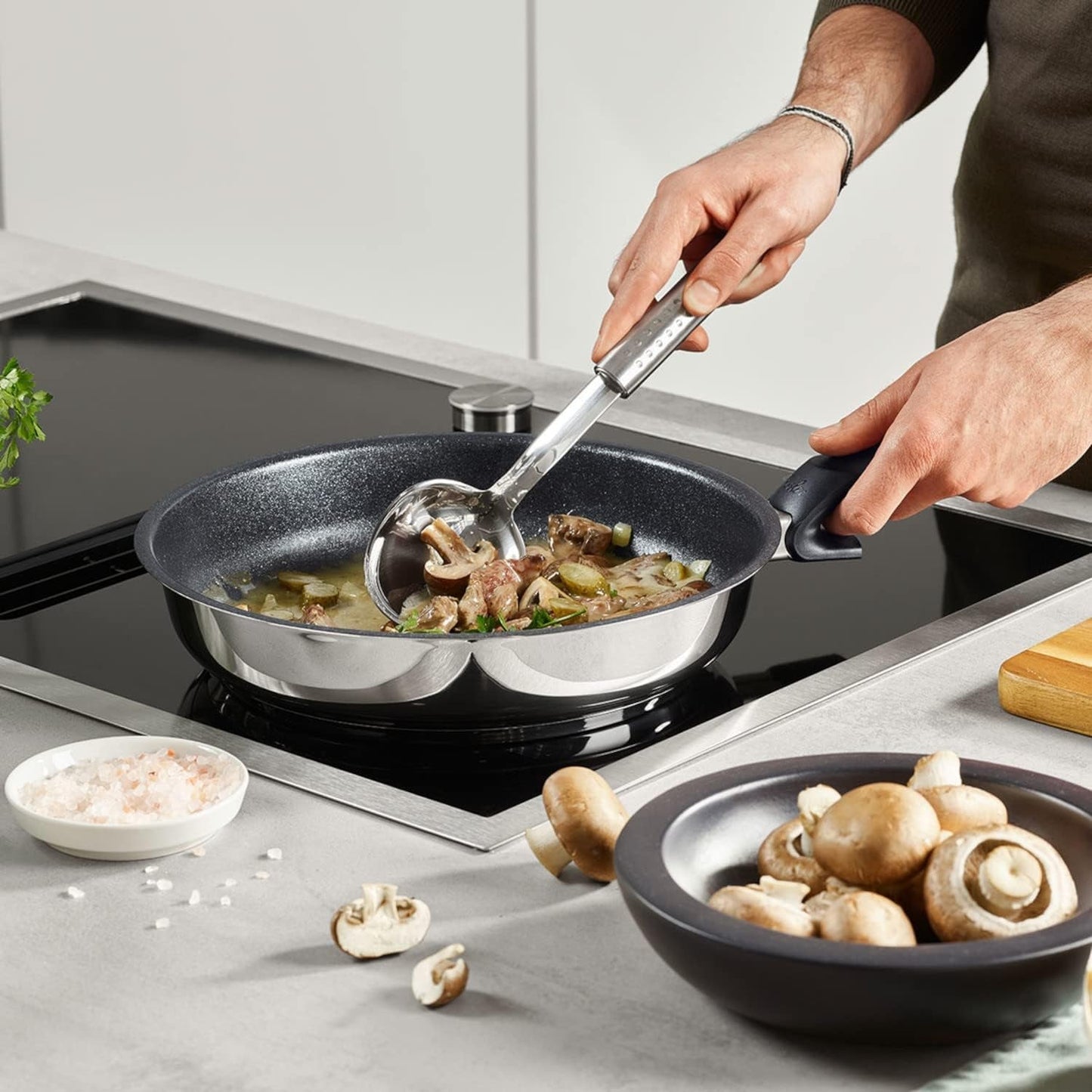 Fissler Adamant Premium patelnia ze stali nierdzewnej, nieprzywierająca, odporna na zarysowania - Garnki i Patelnie Indukcyjne Naty Shop