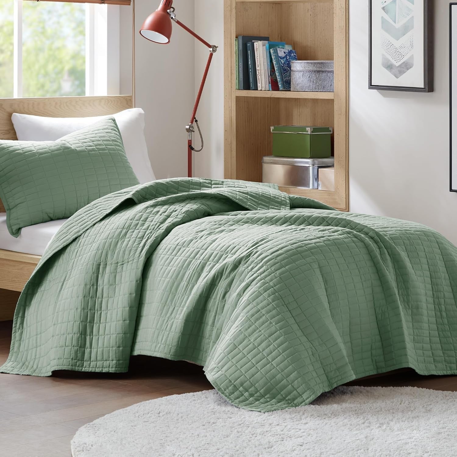 Zestaw kołder Comfort Spaces Kienna Luksusowy koc letni z podwójnym ściegiem Lekka, miękka pościel na cały rok Dopasowana poszewka na poduszkę Biały koc typu king-size (264,2 x 228,6 cm) Naty Shop Kołdry i kołdry Sage Gland Twin/Twin Xl (66"X90")