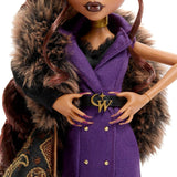 Monster High Doll House of Wolves Clawdeen Wolf Figurka kolekcjonerska z żakardowym płaszczem ze sztucznego futra Fioletowa kurtka Sukienka Złote spodnie i akcesoria JDR66