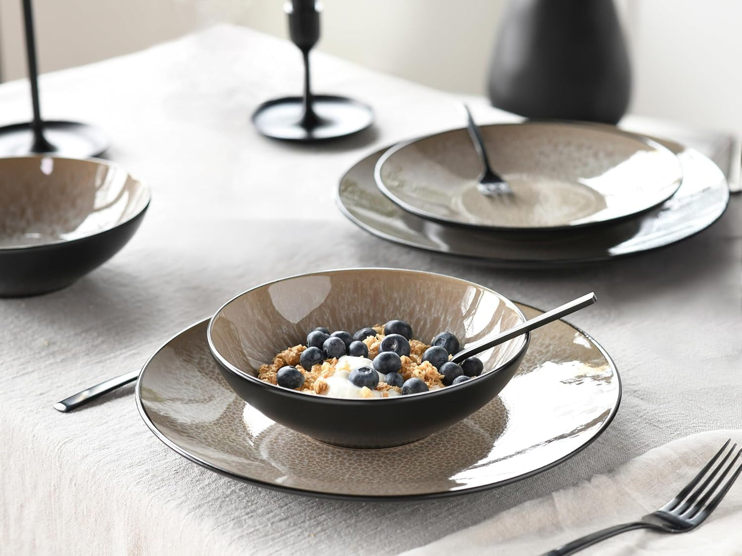 CreaTable, 24464, seria Malmö Beige, 18-częściowy zestaw naczyń obiadowych dla 6 osób, zestaw talerzy kamionkowych, można myć w zmywarce i używać w kuchence mikrofalowej, jakość produkcji