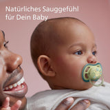 Smoczki Philips AVENT ultra air — zestaw 4 oddychających smoczków niezawierających BPA dla dzieci w wieku od 0 do 6 miesięcy, w tym etui do przenoszenia i sterylizacja, kolor słońce/tęcza (model SCF085/65)