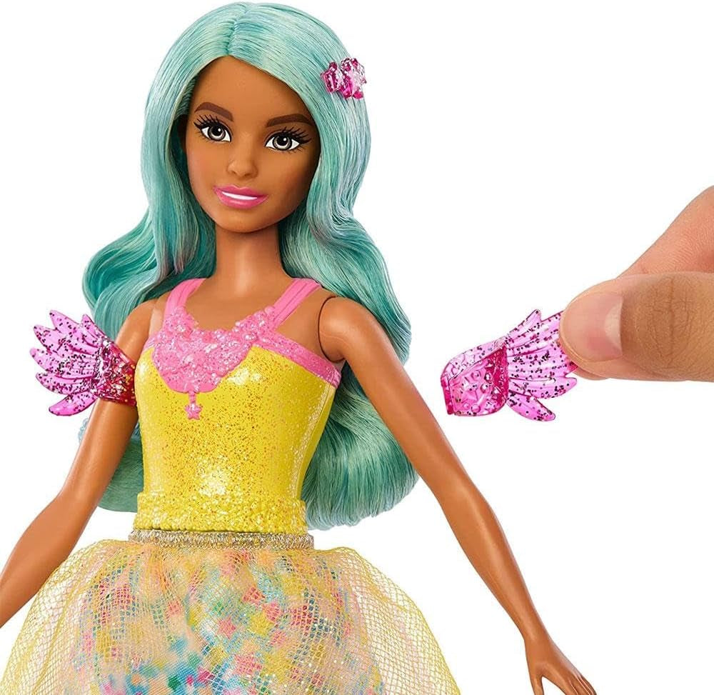 Barbie Ukryta Magia – lalka Teresa w stroju wróżki, falowanych włosach i grzebieniu do zabawy w fryzjerstwo, dla dzieci w wieku od 3 lat, HLC36