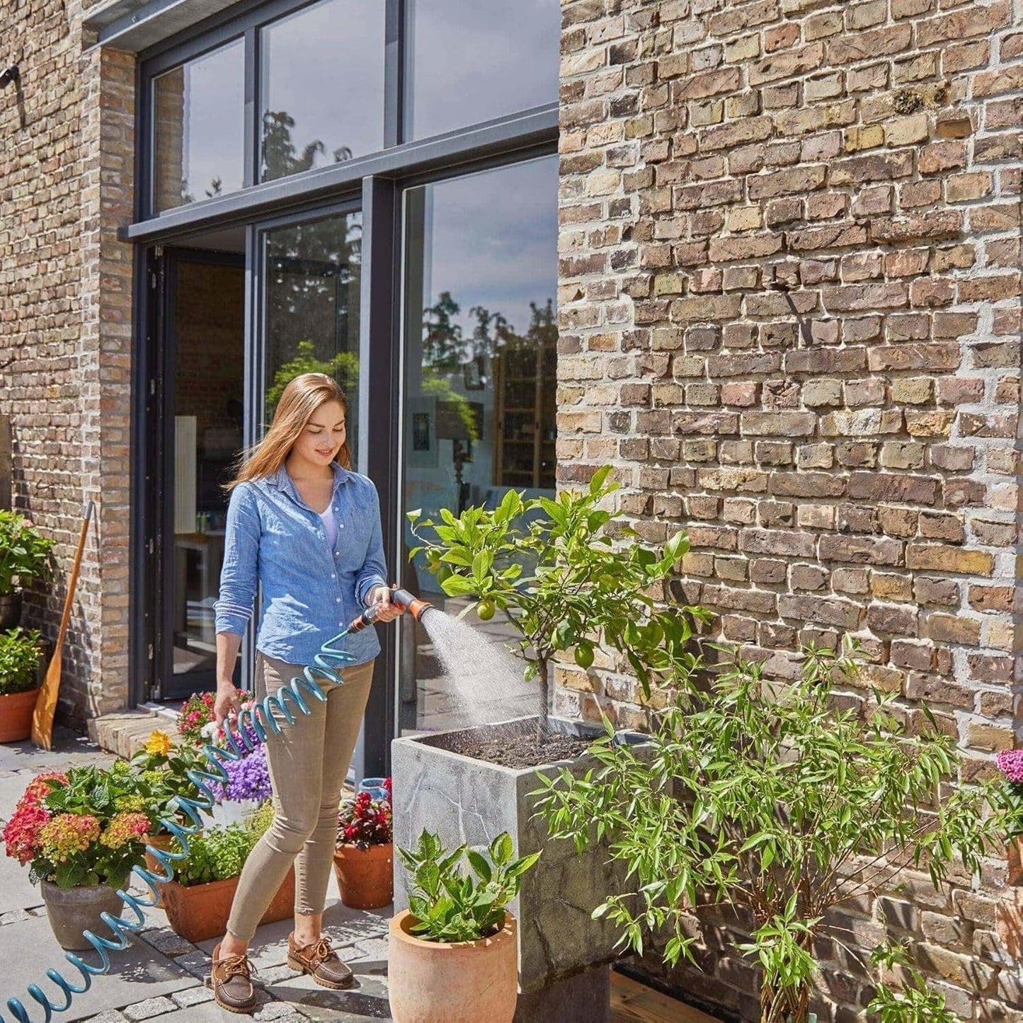 Gardena 4647-20 kompletny zestaw węża spiralnego, z automatycznym zwijaniem węża, z dyszą natryskową i przyłączem do kranu (długość węża: 10 m, średnica węża: 9 mm, zestaw: tak)