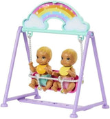 Lalka Barbie Skipper i domek do zabawy z akcesoriami, w tym bliźniacze lalki, 1 łóżeczko, 1 huśtawka, 1 bujak i inne elementy, HXM99