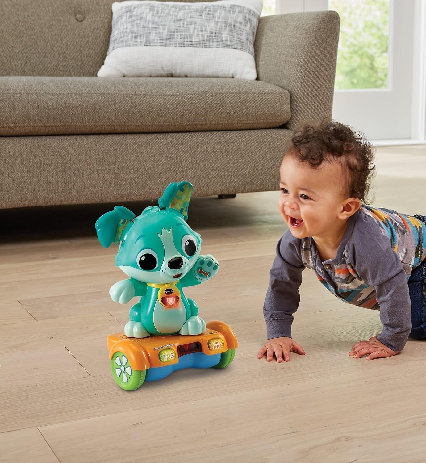 Vtech Baby Catch Me Puppy - Zmotoryzowany szczeniak na deskorolce zachęca do ruchu - Z ruchomymi uszami, piosenkami, dźwiękami i treściami edukacyjnymi - Dla dzieci w wieku 12-36 miesięcy Bebe Toys Naty Shop