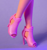 Lalka Barbie Looking, figurka kolekcjonerska nr. 24 z brązowymi włosami i nowoczesną modą Y2K, błyszcząca sukienka bez ramiączek i wysokie obcasy z odkrytymi palcami, lalki HRM16 Naty Shop