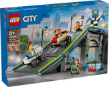 LEGO City No Limits: Wyścig w mydelniczce z rampą - Zabawka konstrukcyjna dla chłopców i dziewcząt od 6 lat - Zestaw z 2 mydelniczkami i 4 minifigurkami kierowców - Pomysł na prezent dla dzieci 60460 Zestawy do budowania Besuche den LEGO-Store