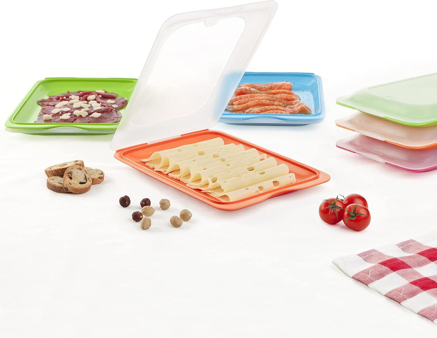 Zestaw 4 szt. krajalnic TATAY Fresh, bez BPA, wielokrotnego użytku, z możliwością układania w stosy, można myć w zmywarce i MWO, losowe kolory. Pudełka do przechowywania żywności firmy Naty Shop o wymiarach 17 cm x 3,2 cm x 25,2 cm