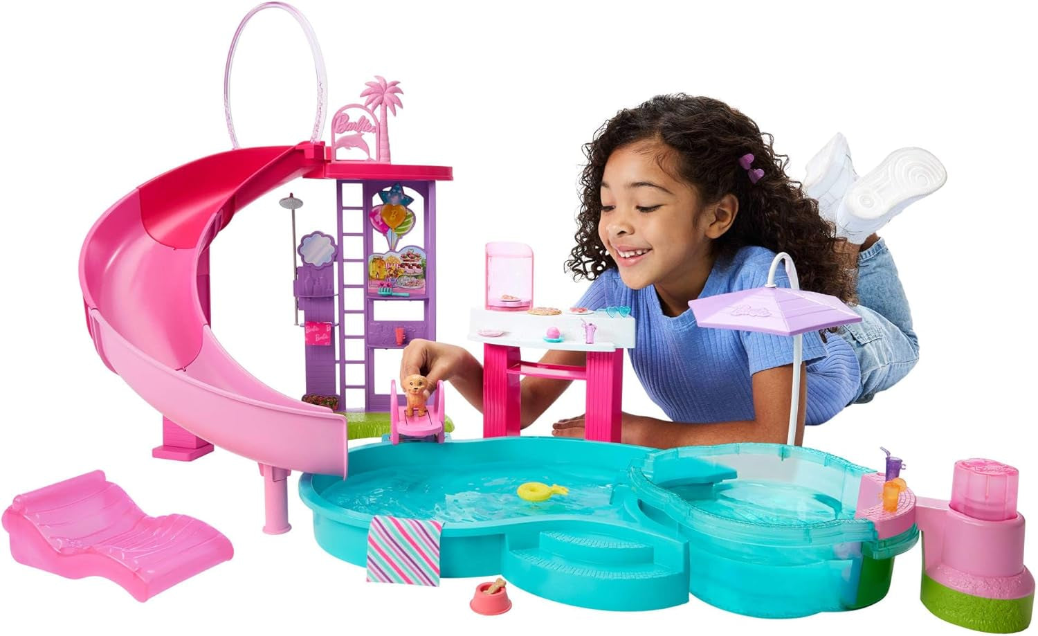 Zestaw Barbie Dream Pool z sześcioma obszarami do zabawy, w tym zjeżdżalnią i jacuzzi, a także ponad 20 akcesoriami, takimi jak zwierzak, kółka do pływania i inne, JKG83