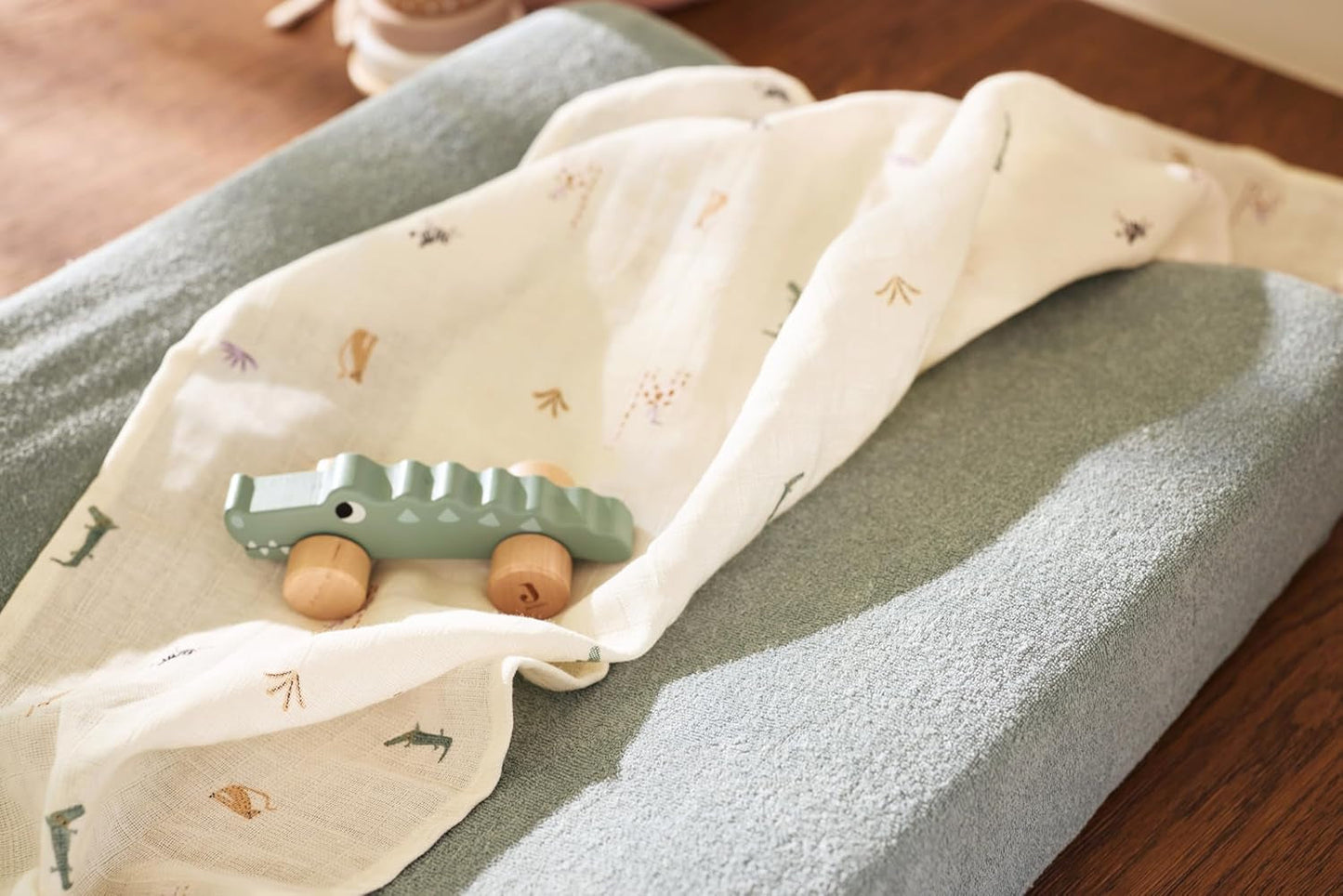 Jollein 112-001-67090 Drewniana zabawka na kółkach, zielona Baby Toys Naty Shop