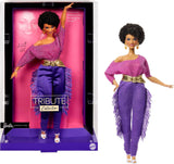 Podpisowa lalka Barbie Debbie Allen z kolekcji Tribute w topie z odkrytymi ramionami, złotym pasku i fioletowych spodniach i legginsach z frędzlami, JBJ24