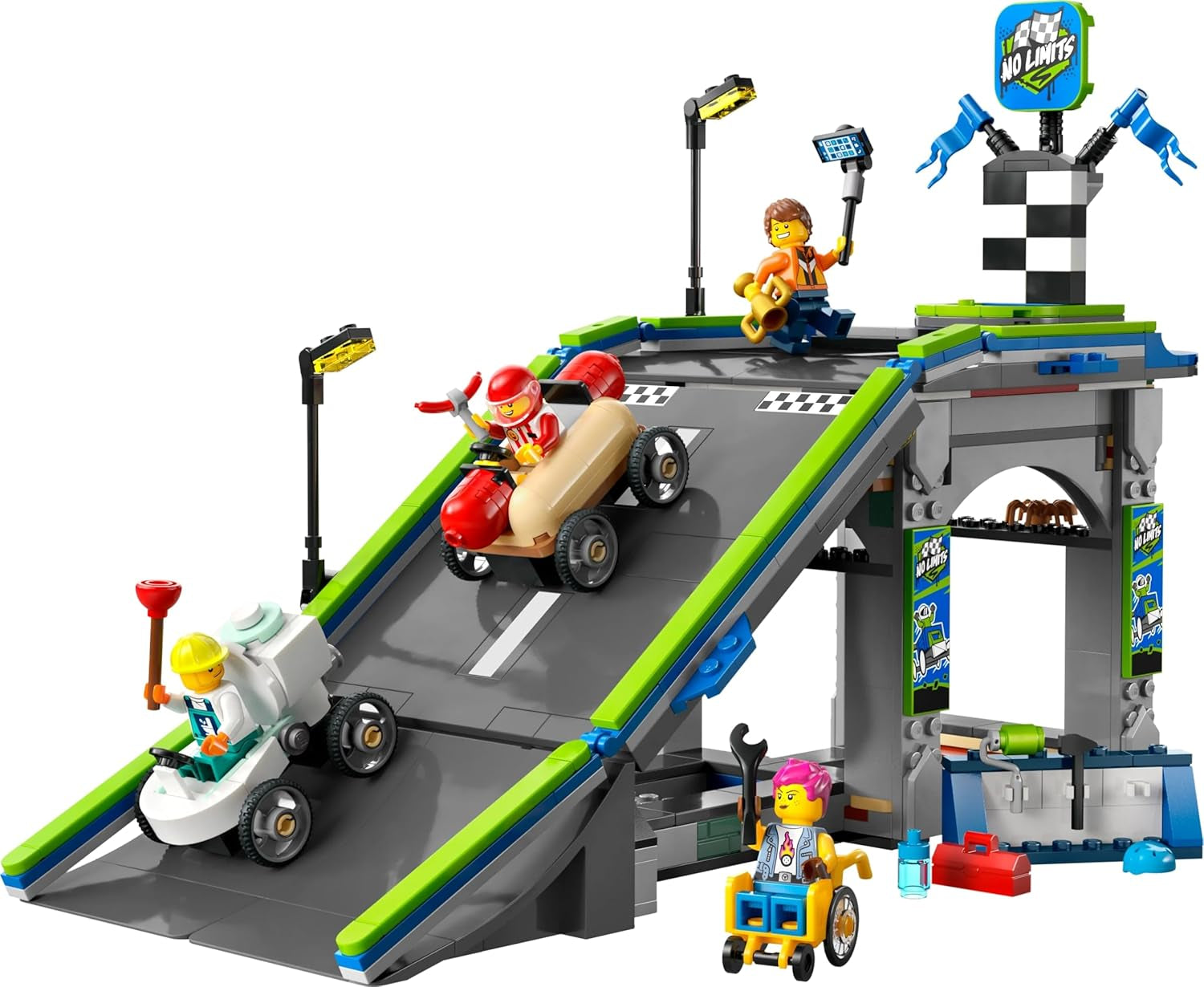 LEGO City No Limits: Wyścig w mydelniczce z rampą - Zabawka konstrukcyjna dla chłopców i dziewcząt od 6 lat - Zestaw z 2 mydelniczkami i 4 minifigurkami kierowców - Pomysł na prezent dla dzieci 60460 Zestawy do budowania Besuche den LEGO-Store