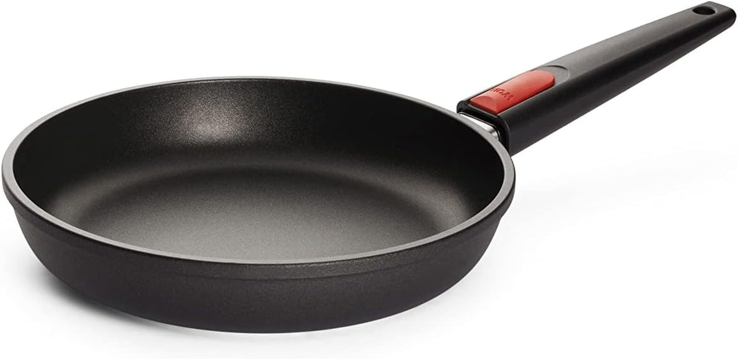 Woll Nowo Płaska patelnia tytanowa - indukcyjna, wysokość 5 cm, wyjmowany uchwyt - do wszystkich rodzajów płyt grzewczych, odlew aluminiowy, powłoka nieprzywierająca Garnki i patelnie Naty Shop 24 cm