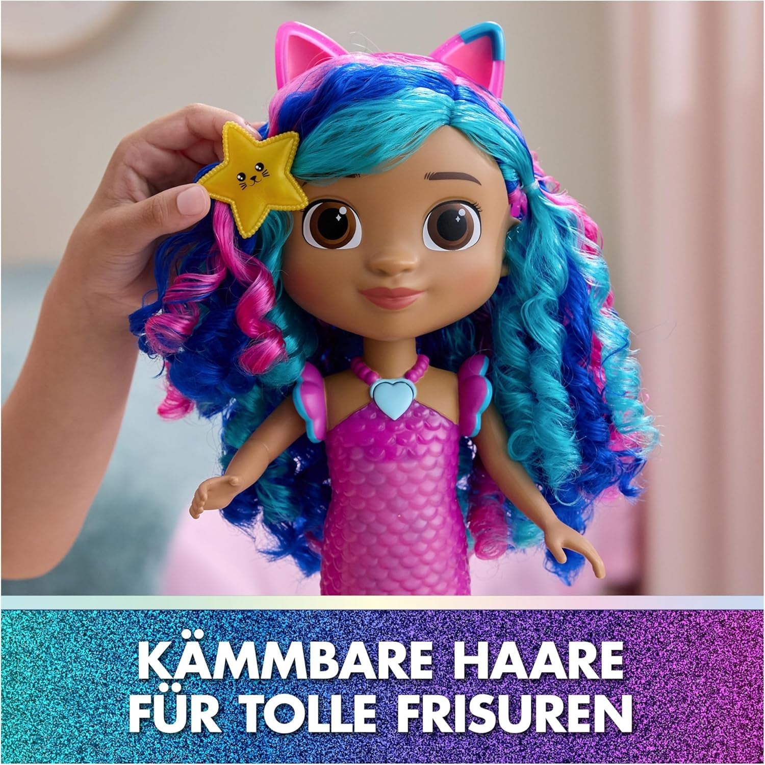 DREAMWORKS GABBY'S DOLLHOUSE – Sing & Shine Meerjungfrau Gabby, 35 cm große Puppe mit Licht- und Soundeffekten, sricht Deutsch, für Kinder ab 3 Jahren