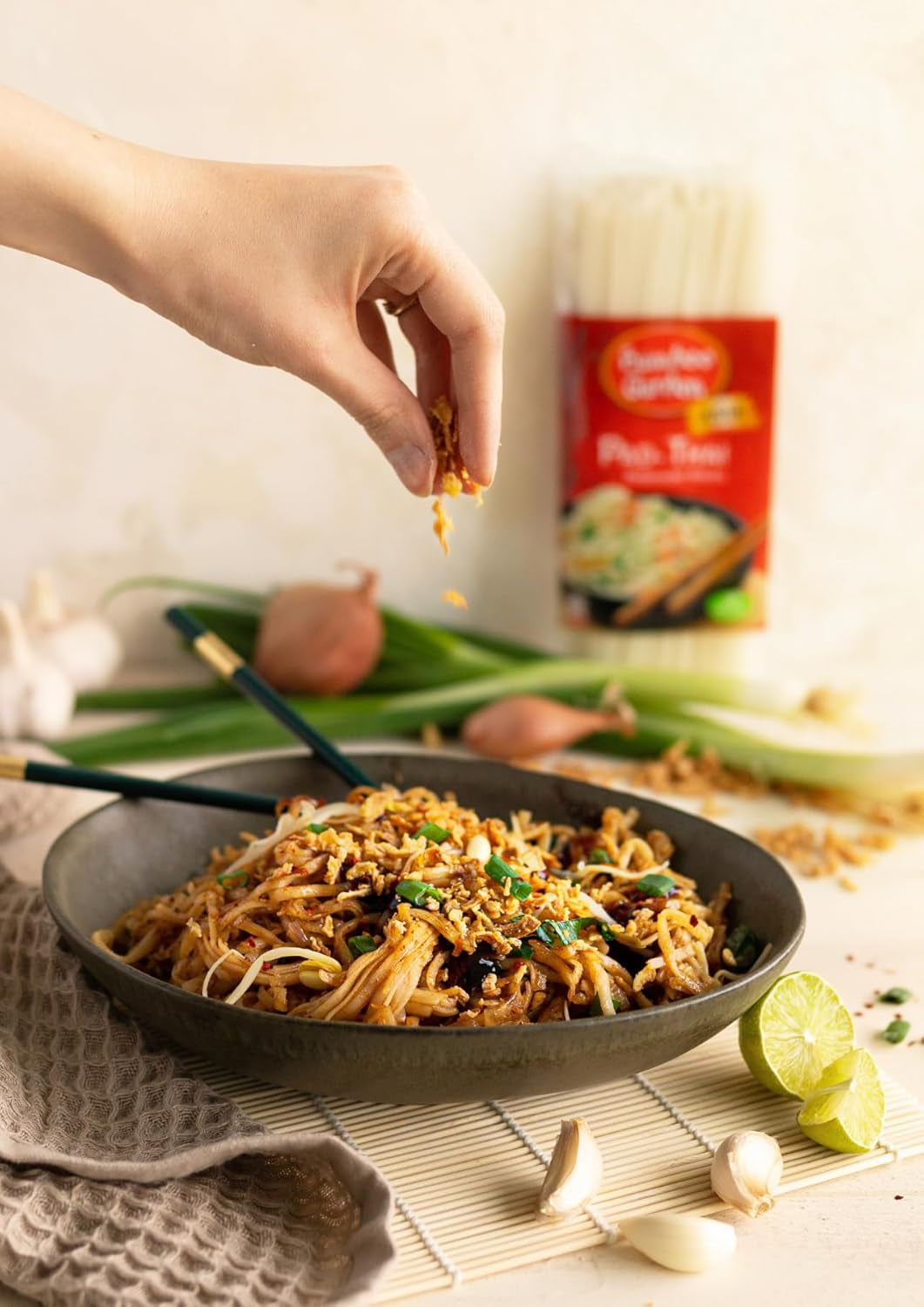 Bamboo Garden - Pałeczki z makaronem ryżowym Pad Thai, Do tradycyjnych dań z makaronem, takich jak Pad-Thai, Wegańskie, 1 x 300g (wzór opakowania może się różnić)