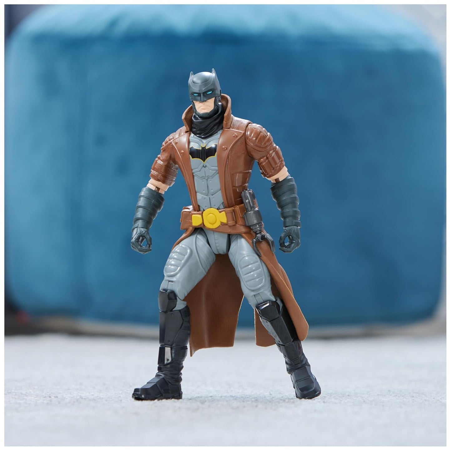 DC Comics Batman Figurka o wysokości 30 cm W pełni ruchoma, zapewniająca ekscytujące przygody i pełne akcji akrobacje Zabawka dla dzieci w wieku od 3 lat i więcej Figurki Naty Shop