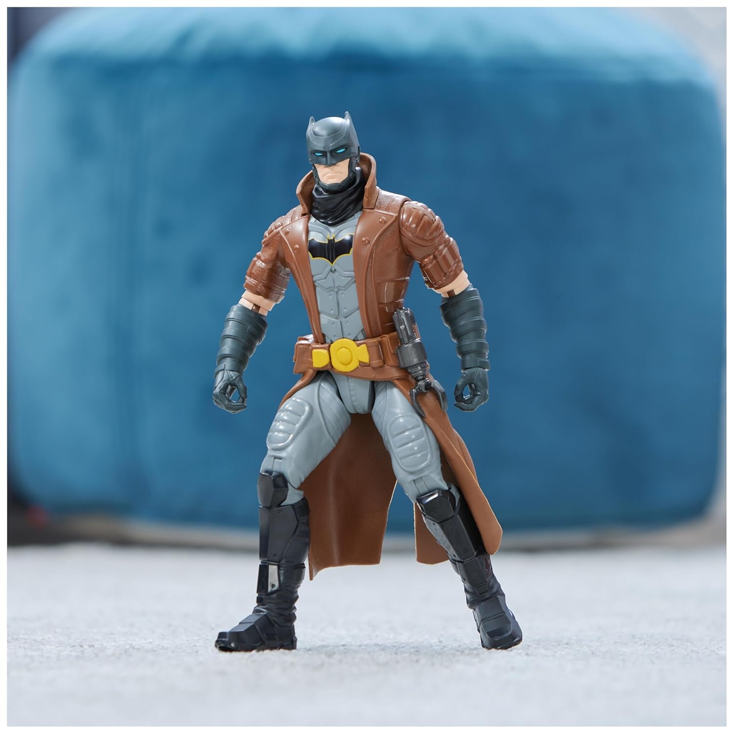 DC Comics Batman Figurka o wysokości 30 cm W pełni ruchoma, zapewniająca ekscytujące przygody i pełne akcji akrobacje Zabawka dla dzieci w wieku od 3 lat i więcej Figurki Naty Shop