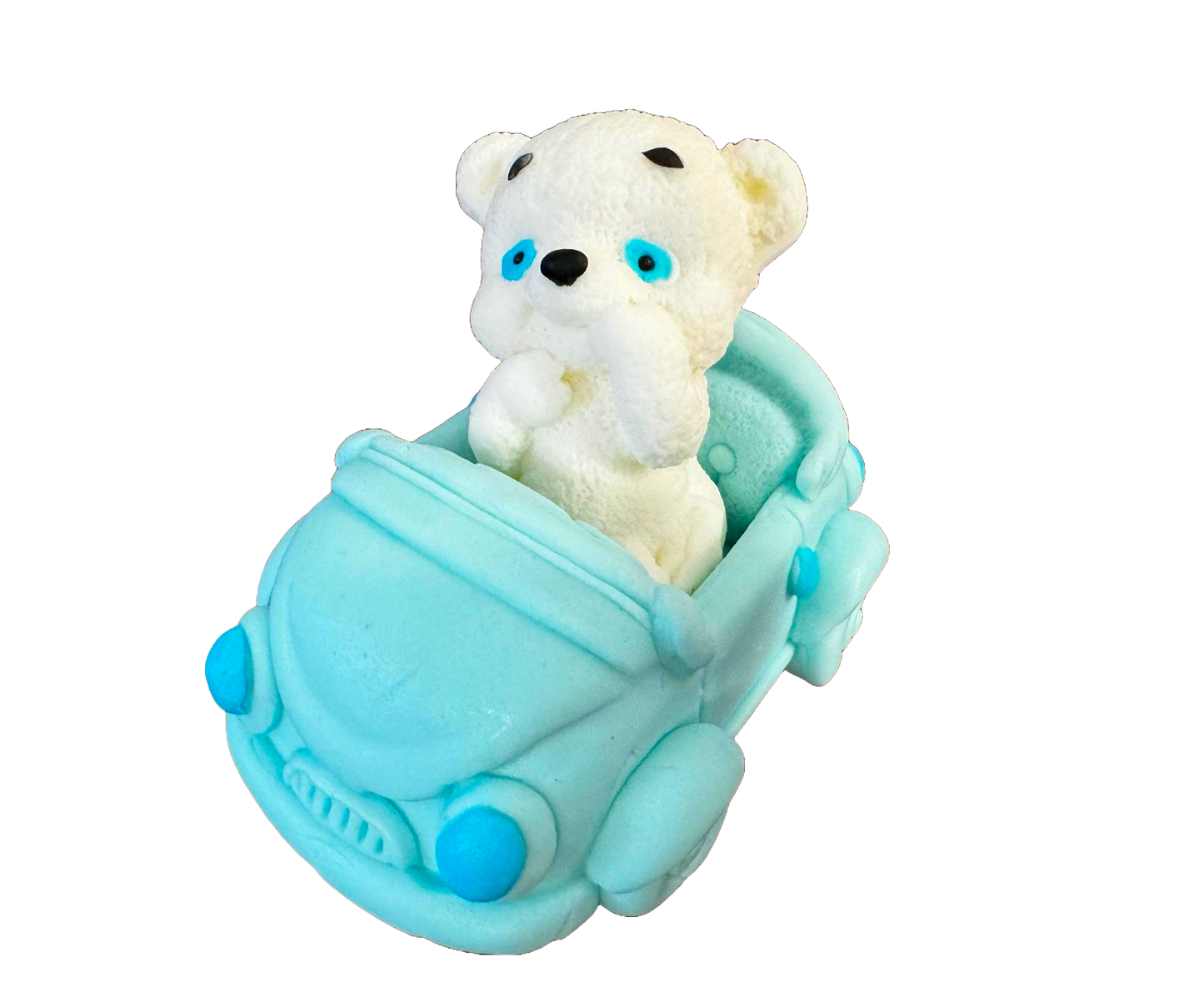 Jadalna dekoracja z pasty cukrowej, Biały miś z niebieskim samochodzikiem. Ozdoby ze sklepu Sugar Paste Naty