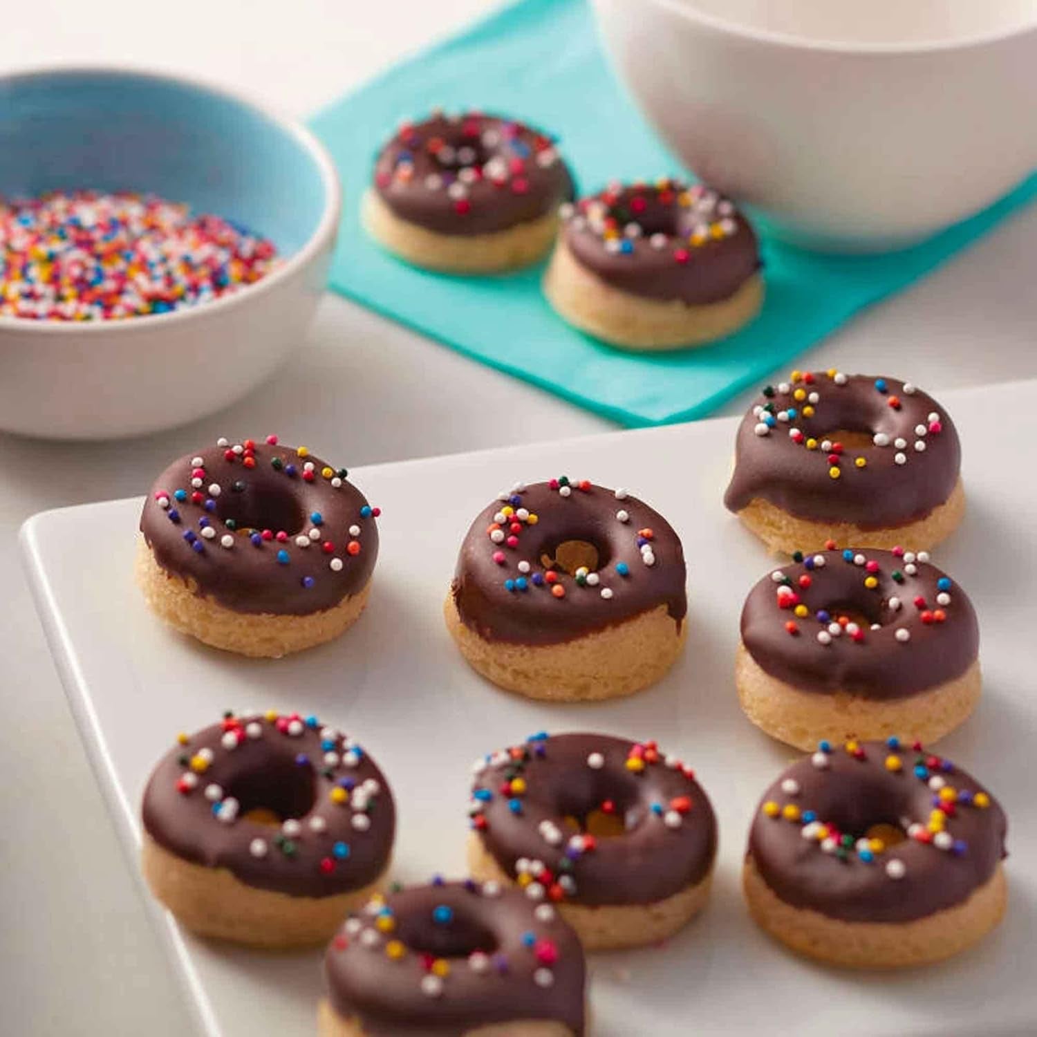 Wilton Donut-Backform Mit 12 Mulden Donutform, Hochwertige Donut Backform Mit Antihaftbeschichtung Für 12 Mini-Donuts, Spülmaschinenfest Formy i blachy do pieczenia Naty Shop