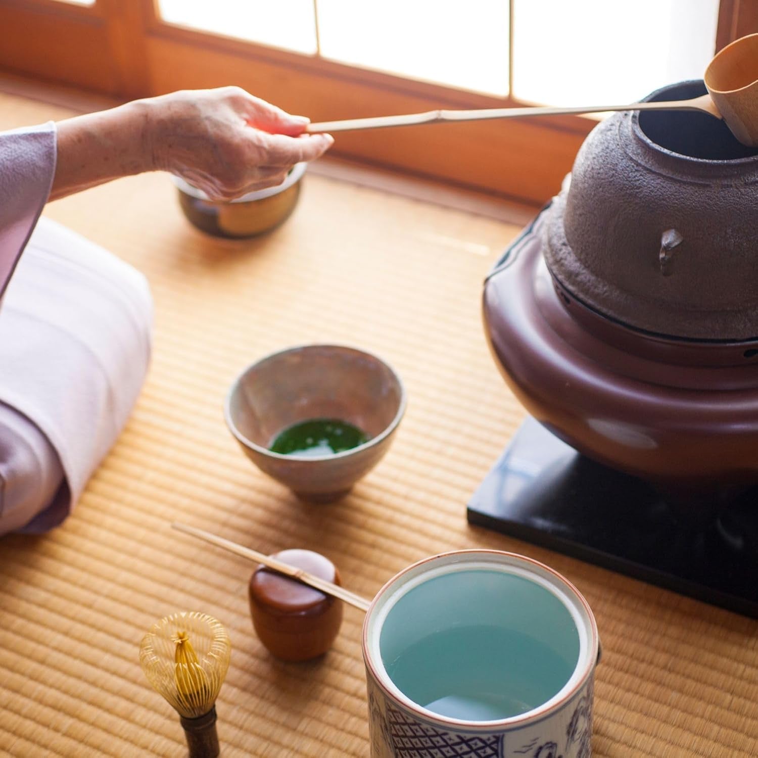 Herbata Sakura Matcha 50g - Ceremonial Grade z Japonii - Zielona herbata Premium z proszkiem z kwiatu Sakura - Pierwsze zbiory, Mielona na kamieniu, Wegańska, Bez dodatków