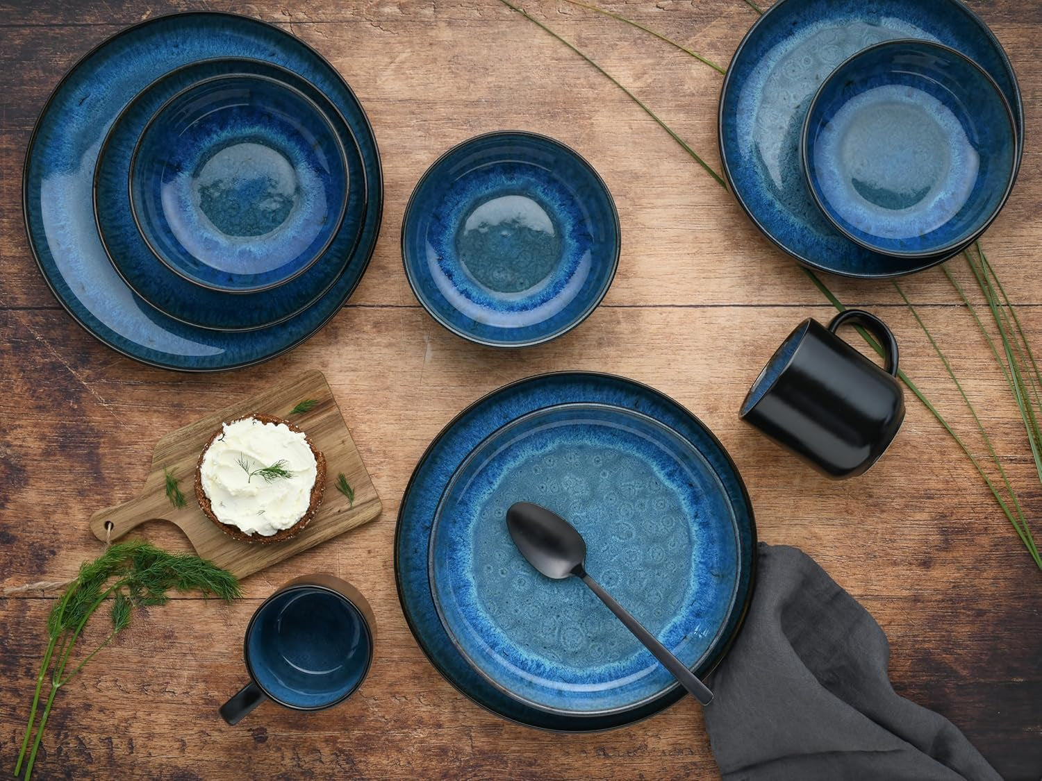 CreaTable, 20149, seria Nordic Fjord Blue, 16-częściowy zestaw naczyń obiadowych dla 4 osób, usługa łączenia porcelany, można myć w zmywarce i używać w kuchence mikrofalowej, jakość produkcji