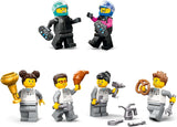 LEGO City Garaż F1 z samochodami wyścigowymi Mercedes-Amg i Alpine - Samochód wyścigowy Formuły 1 z 2 kierowcami i 4 mechanicznymi minifigurkami - Prezent dla chłopców i dziewcząt w wieku 7+ oraz fanów 60444 Besuche den LEGO-Store Zestawy konstrukcyjne